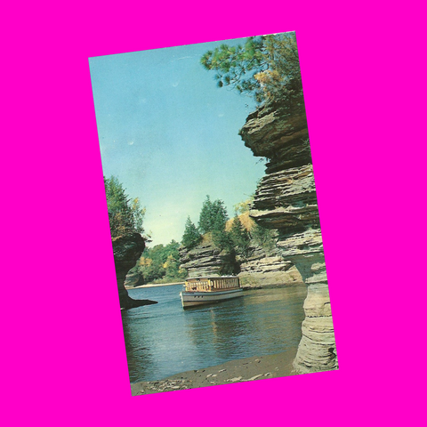 USA - Wisconsin - Wisconsin Dells - Lovers' Lane Postcard