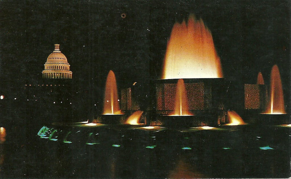 USA - Washington, DC - Capitol Building & Fountain Postcard
